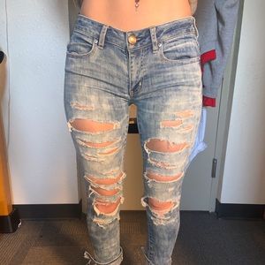 American Eagle size 2 ripped blue jeans